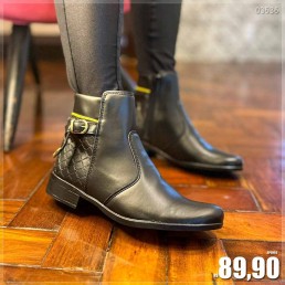 Bota Lovely Fivela Preta